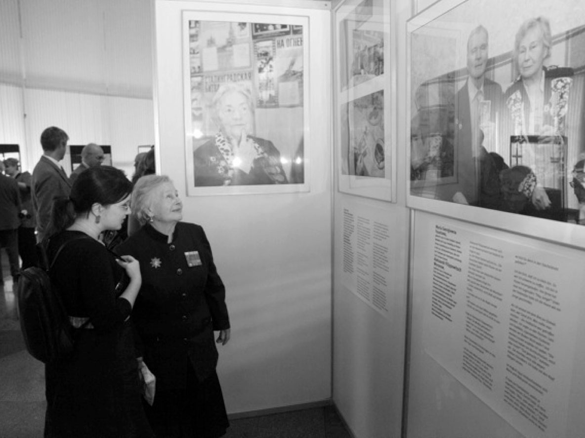 Faustova-at-Volgograd-exhibit